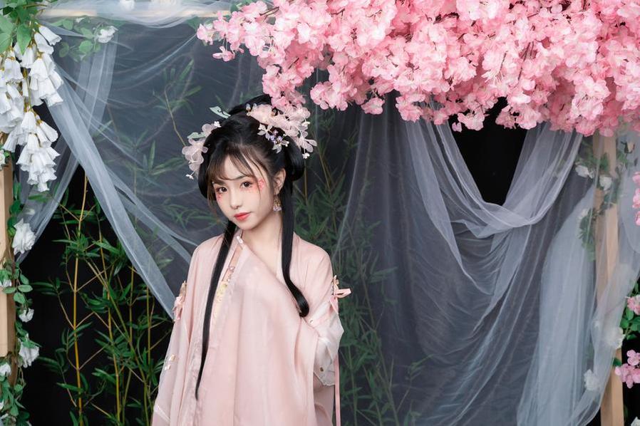 精美定制照片：喵小吉插件尾巴带你留下美好回忆